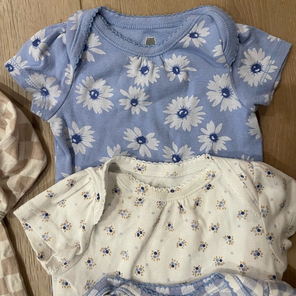 Baby Gap Checkered Sleeper are Bodysuit Bundle - Picture 3 of 5